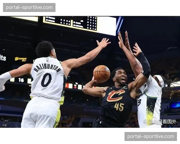 三节战罢，尼克斯与骑士战成85平，布伦森与米切尔对飙